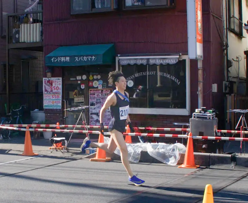 北越谷最終走者のゴール（北越谷公民館撮影）